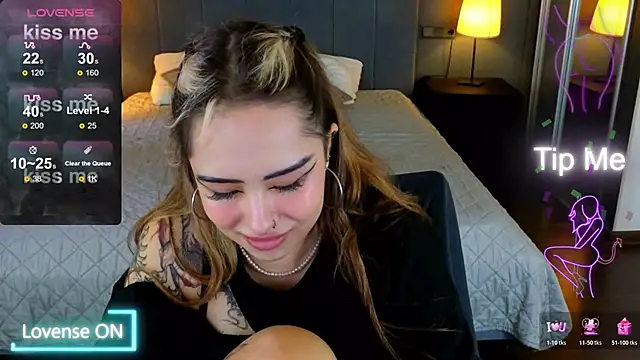 baby  kim online show from November 4, 2025, 10:14 am