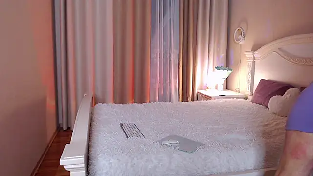 Avylew online show from December 17, 2025, 10:05 pm