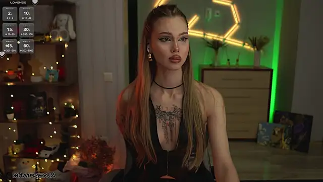 ManiFreyja online show from November 22, 2025, 9:58 pm