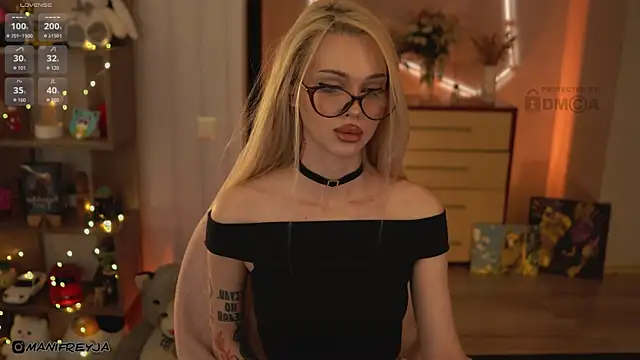 ManiFreyja online show from April 12, 2026, 6:57 pm