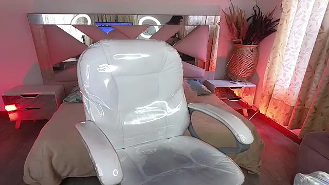 Mia Fischer online show from December 19, 2025, 7:32 pm