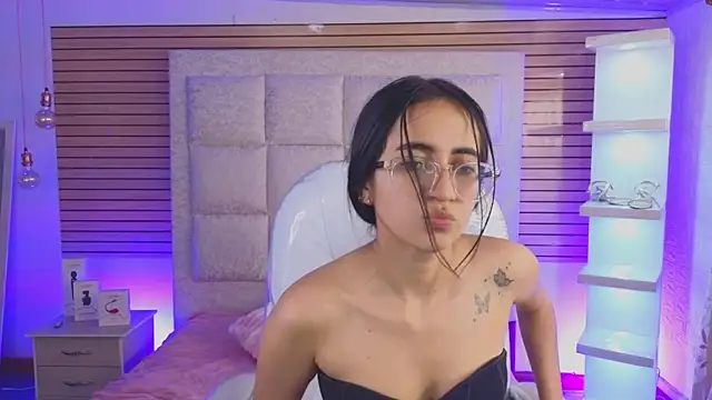 Mia Fischer online show from April 20, 2026, 1:03 pm