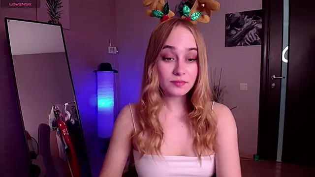 LianaBright online show from December 26, 2024, 2:22 am