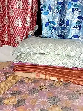 EeshaBhabi online show from November 17, 2025, 1:39 pm