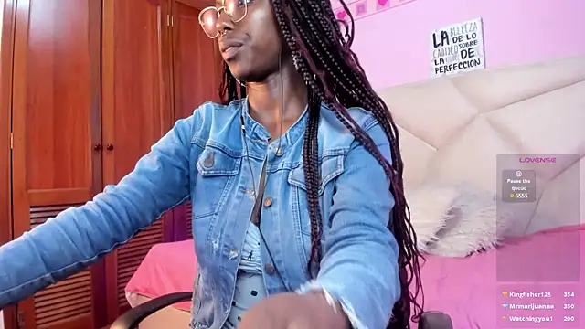 Snapshot of CoccoBele69 chatting on December 7, 2024, 3:36 am CoccoBele69 online show from December 7, 2024, 3:36 am