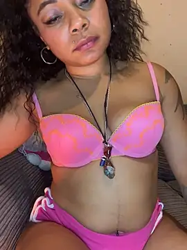 Snapshot of ChloeRebel chatting on January 3, 2025, 1:05 am ChloeRebel online show from January 3, 2025, 1:05 am