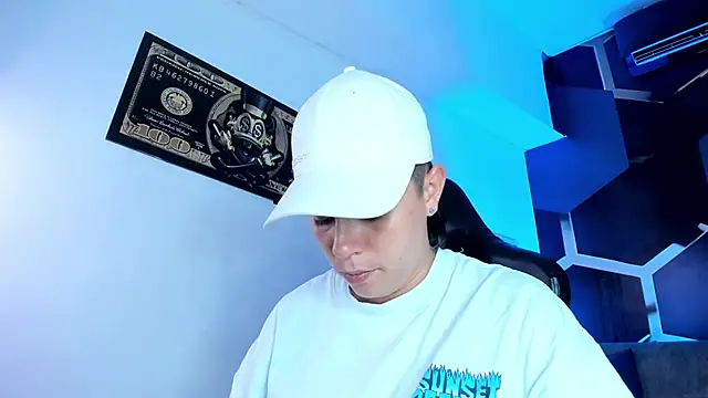 AbbySmiitth  online show from November 10, 2025, 8:52 pm