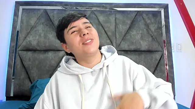 AbbySmiitth  online show from March 31, 2026, 10:43 pm