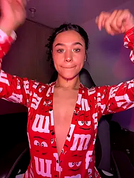 Snapshot of Crystal_Dluna chatting on October 23, 2025, 5:01 pm Crystal Dluna online show from October 23, 2025, 5:01 pm