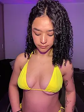 Snapshot of Crystal_Dluna chatting on November 20, 2025, 4:18 pm Crystal Dluna online show from November 20, 2025, 4:18 pm