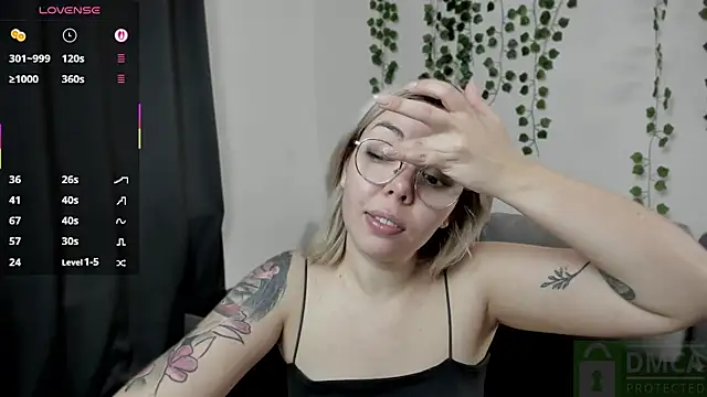 whoa-hoa-hoa-hoa-hoa online show from October 8, 2025, 9:01 pm