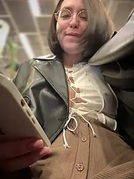 meow girl online show from January 8, 2025, 3:17 pm