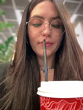 meow girl online show from September 19, 2025, 10:05 am