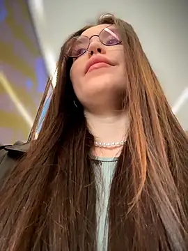 meow girl online show from April 12, 2026, 1:38 pm