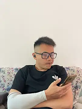 lixiaoshuai8 online show from March 11, 2025, 4:43 am