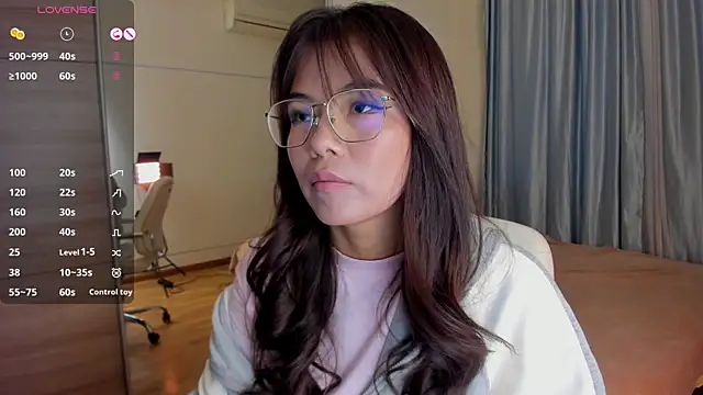 Snapshot of moonlight8_ chatting on September 18, 2025, 10:28 am moonlight8  online show from September 18, 2025, 10:28 am