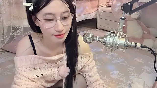 JennieKim RoseannePark online show from December 20, 2024, 7:28 pm