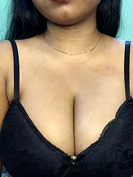 Snapshot of Ishaani_0 chatting on February 13, 2026, 5:42 pm Ishaani 0 online show from February 13, 2026, 5:42 pm