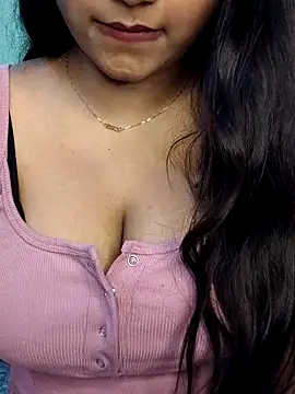 Snapshot of Ishaani_0 chatting on February 17, 2026, 4:35 pm Ishaani 0 online show from February 17, 2026, 4:35 pm