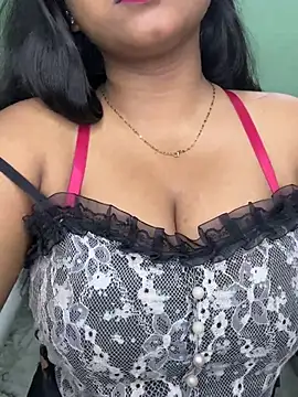 Snapshot of Ishaani_0 chatting on July 10, 2026, 7:49 pm Ishaani 0 online show from July 10, 2026, 7:49 pm