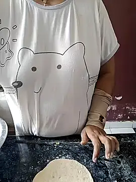 milf-kaira online show from December 23, 2024, 6:44 am