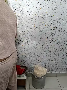 milf-kaira online show from January 23, 2025, 5:02 am