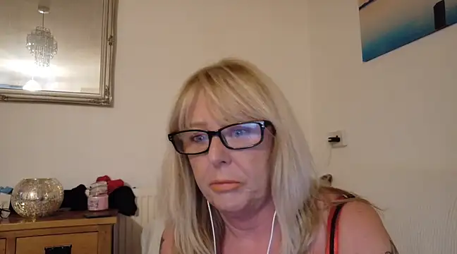 Miss-Cx online show from February 6, 2025, 5:19 pm