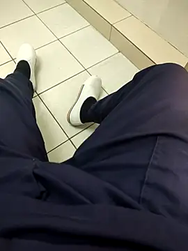 gatmoreno1 online show from September 17, 2025, 6:42 pm