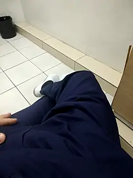 gatmoreno1 online show from September 24, 2025, 4:32 pm