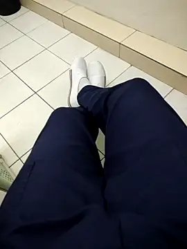 gatmoreno1 online show from October 3, 2025, 4:26 pm