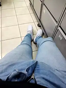 gatmoreno1 online show from October 4, 2025, 2:26 pm