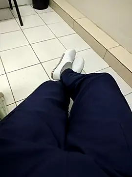 gatmoreno1 online show from October 7, 2025, 4:37 pm