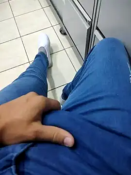 gatmoreno1 online show from January 17, 2026, 12:10 pm