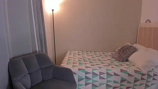 lulu rrussell online show from March 29, 2026, 4:23 am