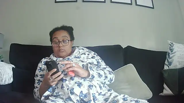 vanilla chocolate23 online show from November 3, 2025, 10:49 am