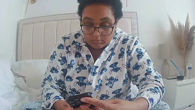 vanilla chocolate23 online show from November 8, 2025, 12:38 pm