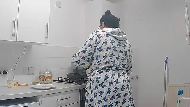 vanilla chocolate23 online show from November 12, 2025, 9:32 am