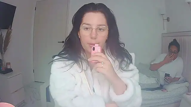 vanilla chocolate23 online show from April 15, 2026, 9:16 am