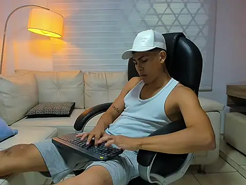 marcus wills19 online show from October 16, 2025, 2:12 am