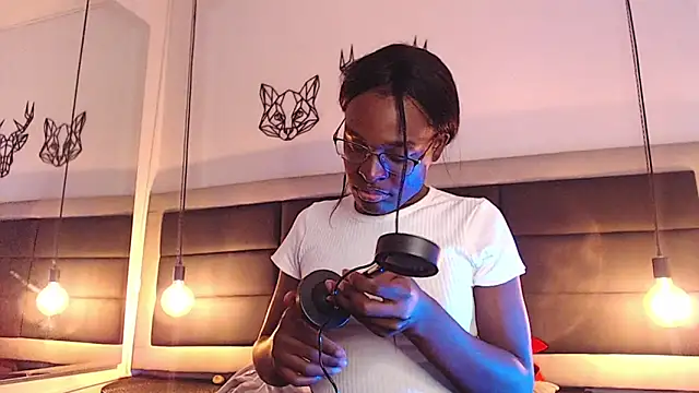 candy lovee69 online show from March 27, 2026, 6:18 pm