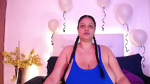 Snapshot of Nicol_Love0 chatting on April 18, 2026, 1:04 pm Nicol Love0 online show from April 18, 2026, 1:04 pm