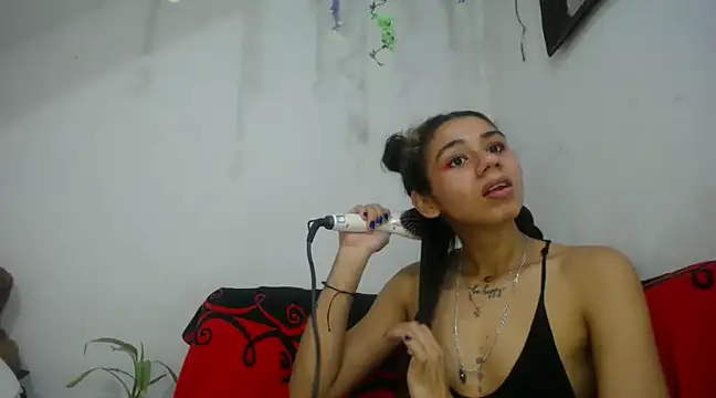 diamonmeli online show from January 9, 2025, 7:18 pm