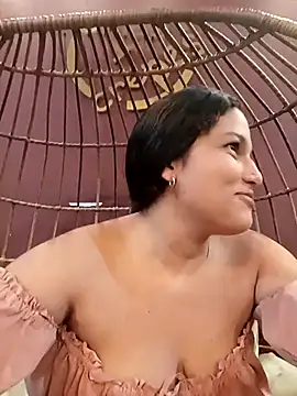 girl milk1 online show from October 25, 2025, 10:48 pm