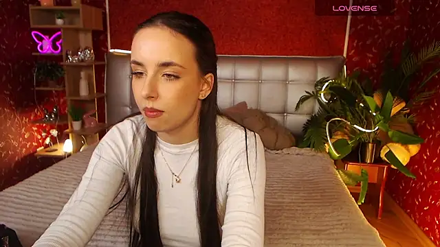 AuroraAksnesss online show from March 1, 2025, 6:00 pm