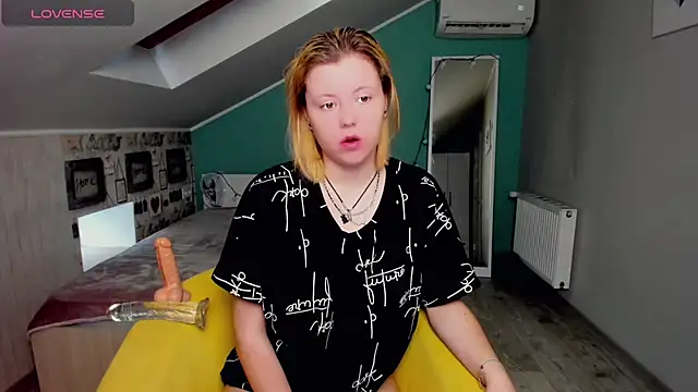 LillyDepp online show from December 19, 2024, 12:56 pm