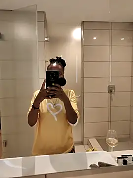 Snapshot of FreakySag_8888 chatting on December 20, 2025, 7:10 pm FreakySag 8888 online show from December 20, 2025, 7:10 pm