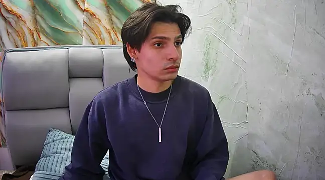 Apolo Hidalgo01 online show from February 12, 2025, 4:33 pm