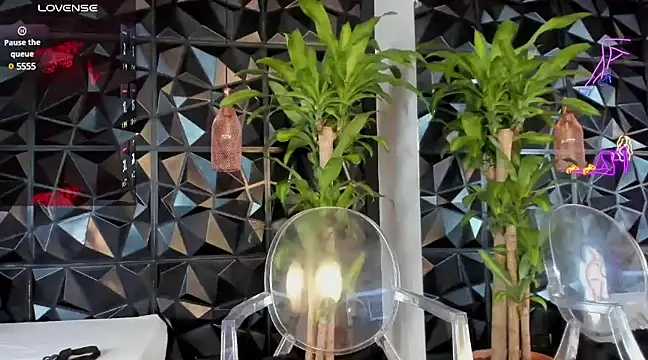 rihannagil online show from December 11, 2024, 9:45 pm