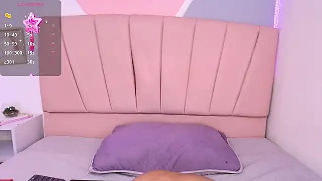 Missslunaa online show from January 14, 2025, 7:00 pm