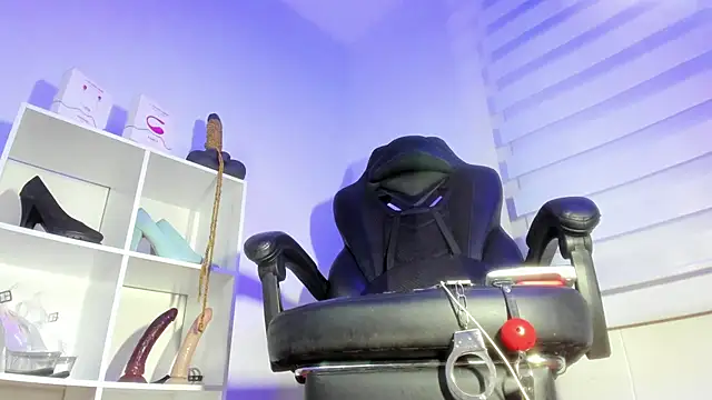 charlotte joliedart online show from April 7, 2026, 4:02 am